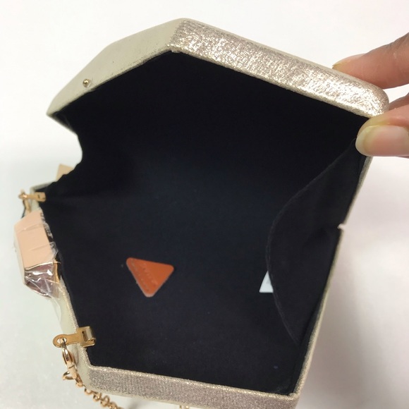 Wallyns Gold Diamond Shaped Purse
Shoulder Bag - Picture 7 of 9